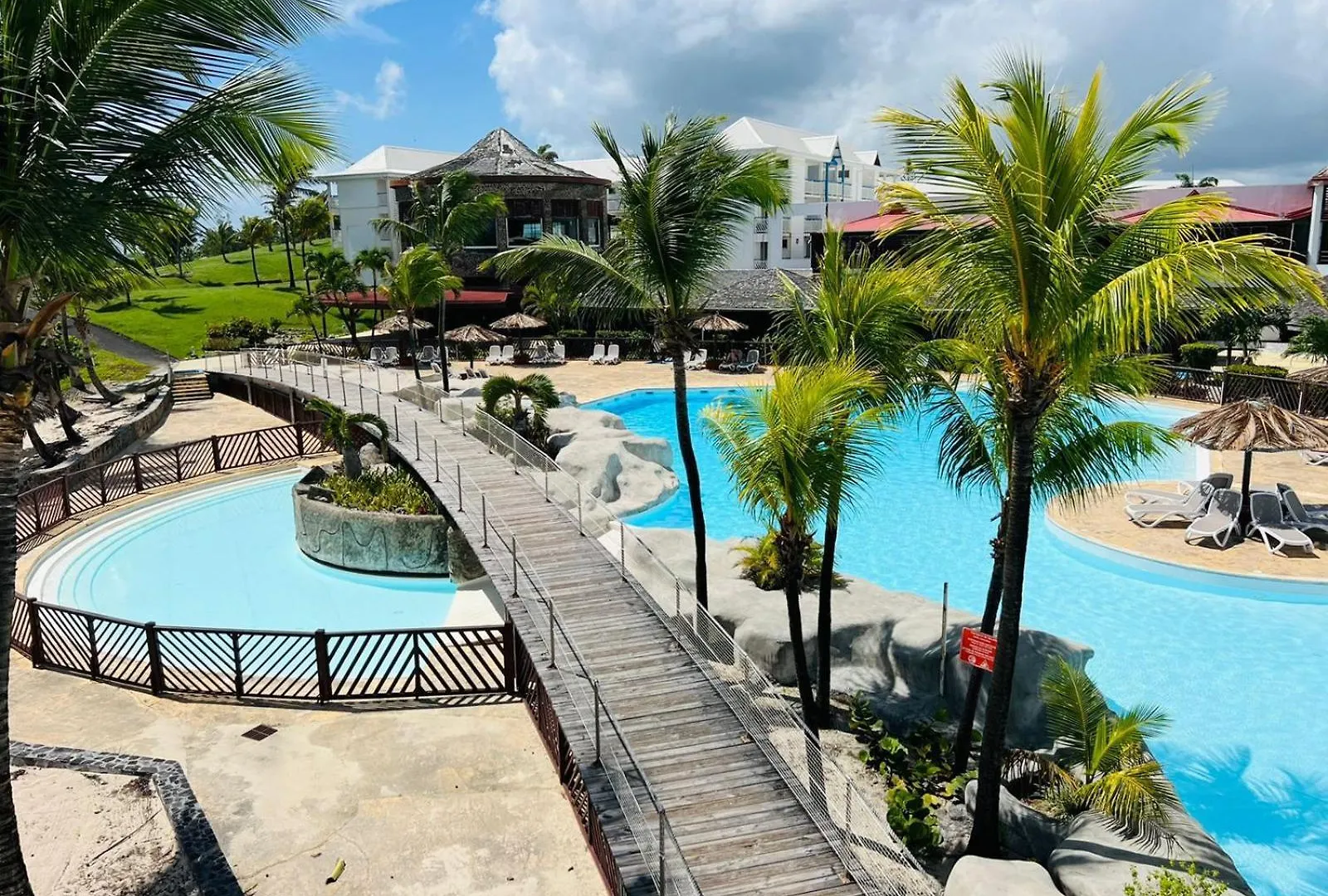Apartahotel Studio Vue Mer Dans Une Residence Creole Avec Piscine Et Lagon Saint-Francois